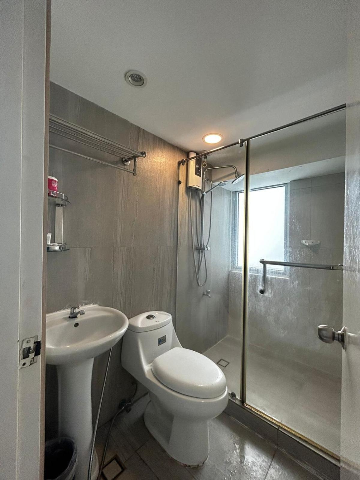 Oasis Regency @ Fort Victoria Bgc Тагуиг Екстериор снимка