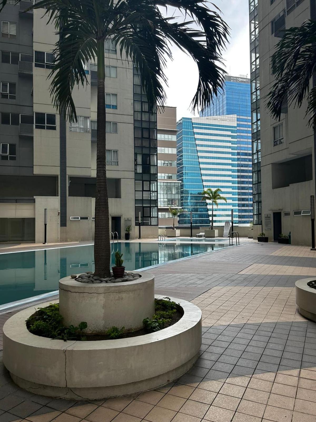 Oasis Regency @ Fort Victoria Bgc Тагуиг Екстериор снимка