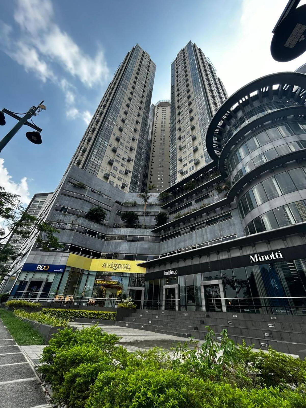 Oasis Regency @ Fort Victoria Bgc Тагуиг Екстериор снимка