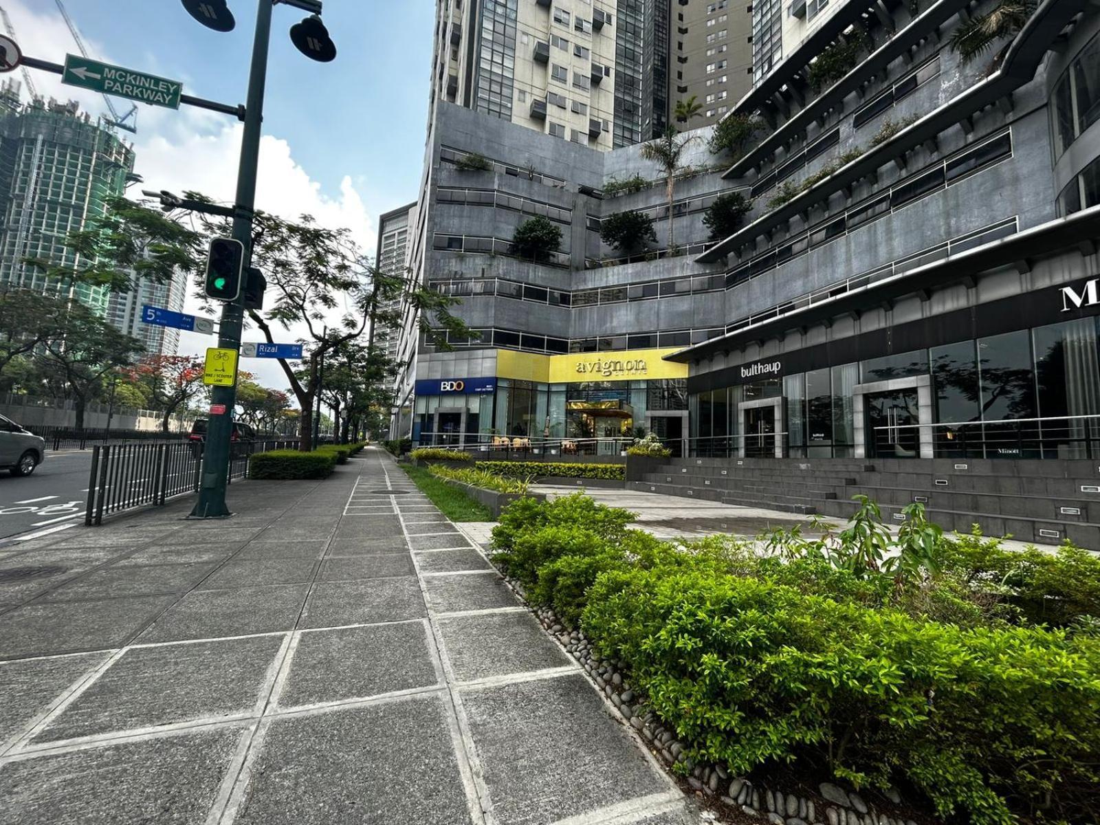 Oasis Regency @ Fort Victoria Bgc Тагуиг Екстериор снимка