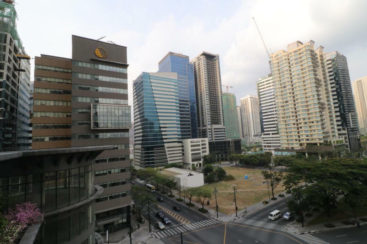 Oasis Regency @ Fort Victoria Bgc Тагуиг Екстериор снимка