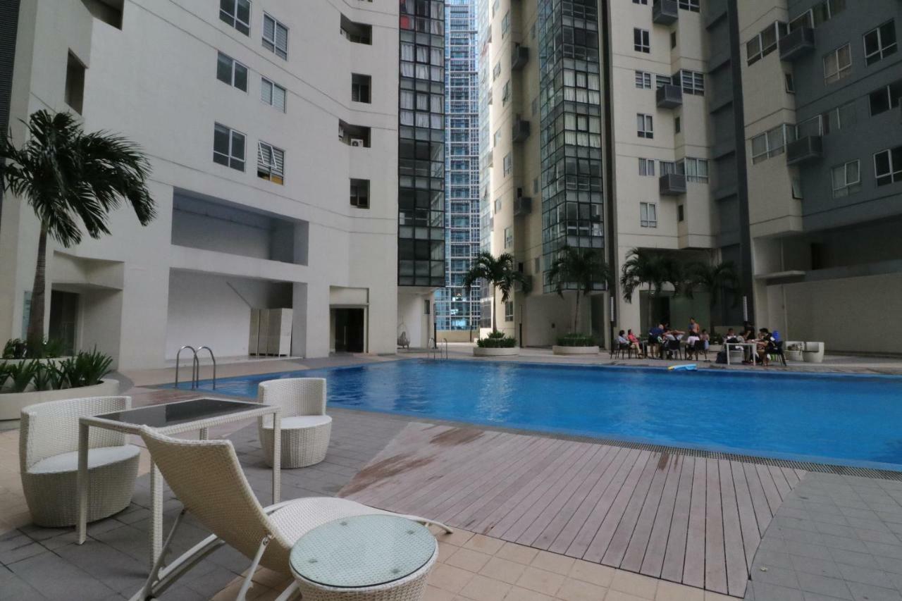 Oasis Regency @ Fort Victoria Bgc Тагуиг Екстериор снимка